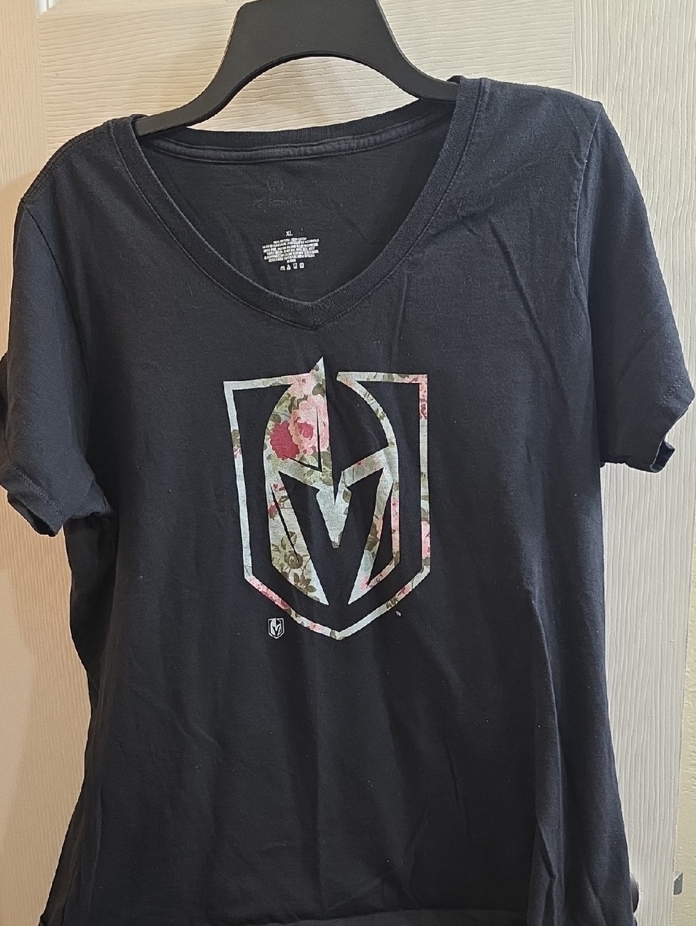 Fanatics Black Las Vegas Golden Knights V-Neck Tee with Floral Logo Size XL